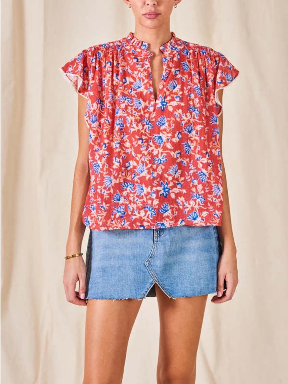 M.A.B.E. Ria‎ Flutter Sleeve Floral Blouse